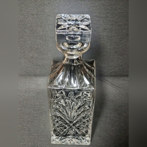 Other - Elegant Clear Crystal Decanter